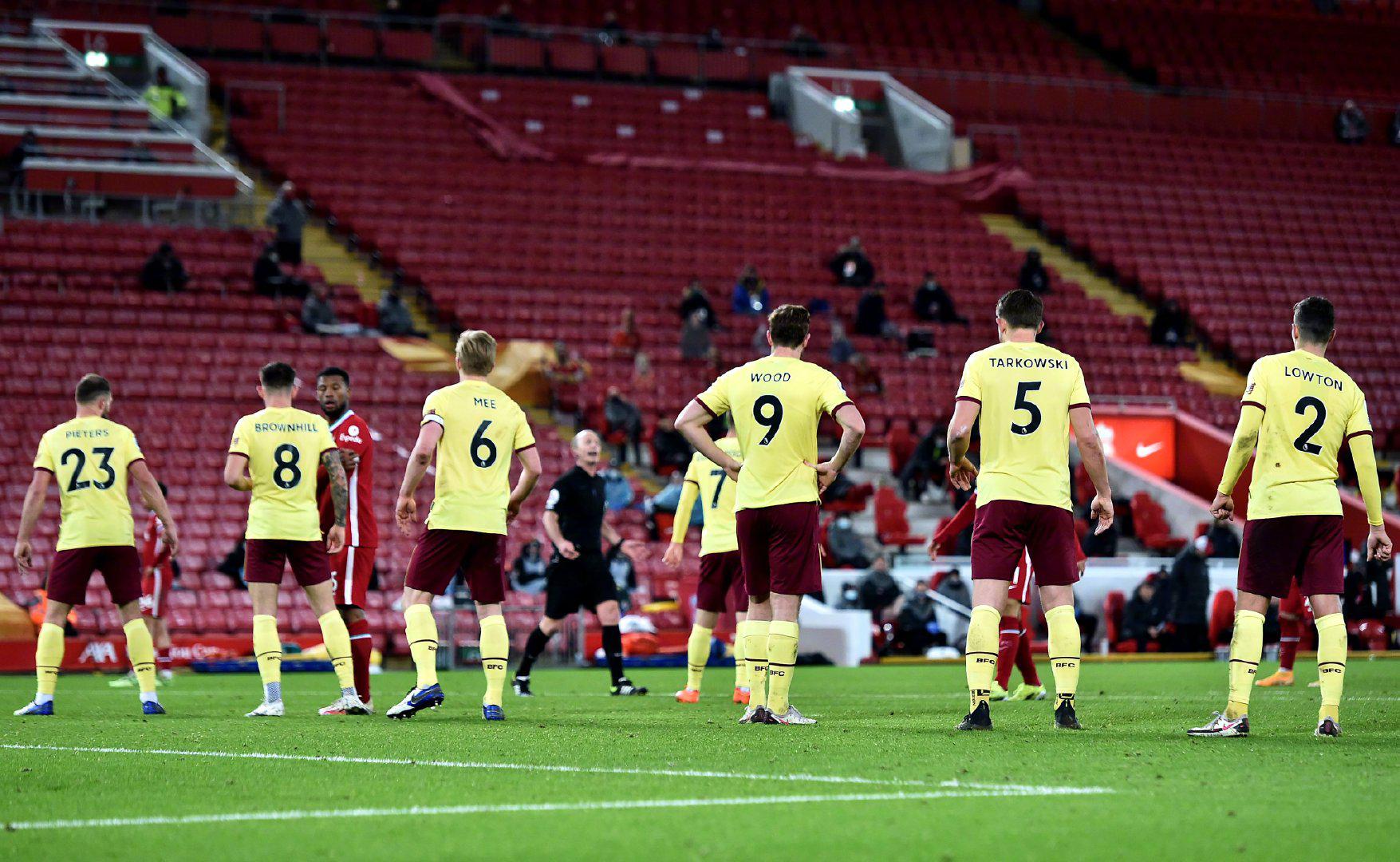 转会费与违 转会费与违